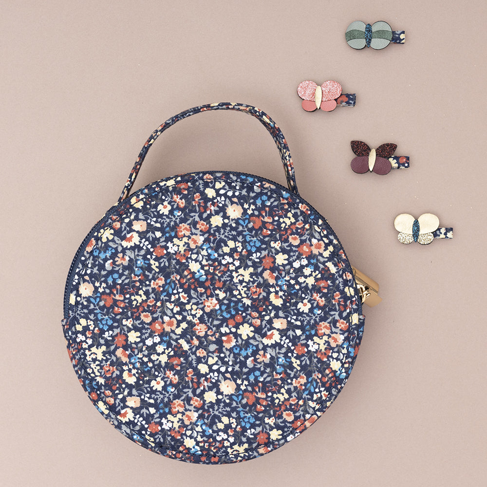 Mimi & Lula Rund axelväska – Fleur Winter Ivy