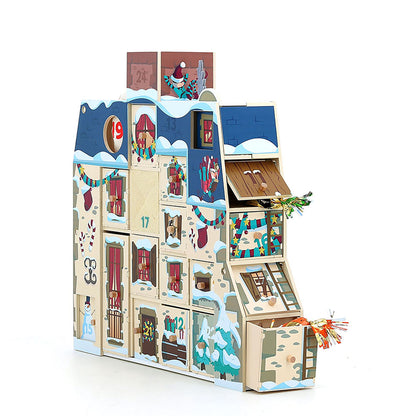 Vilac Adventskalender – Adventshus med 24 Luckor